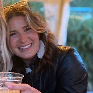 Meet your Posher, Maura